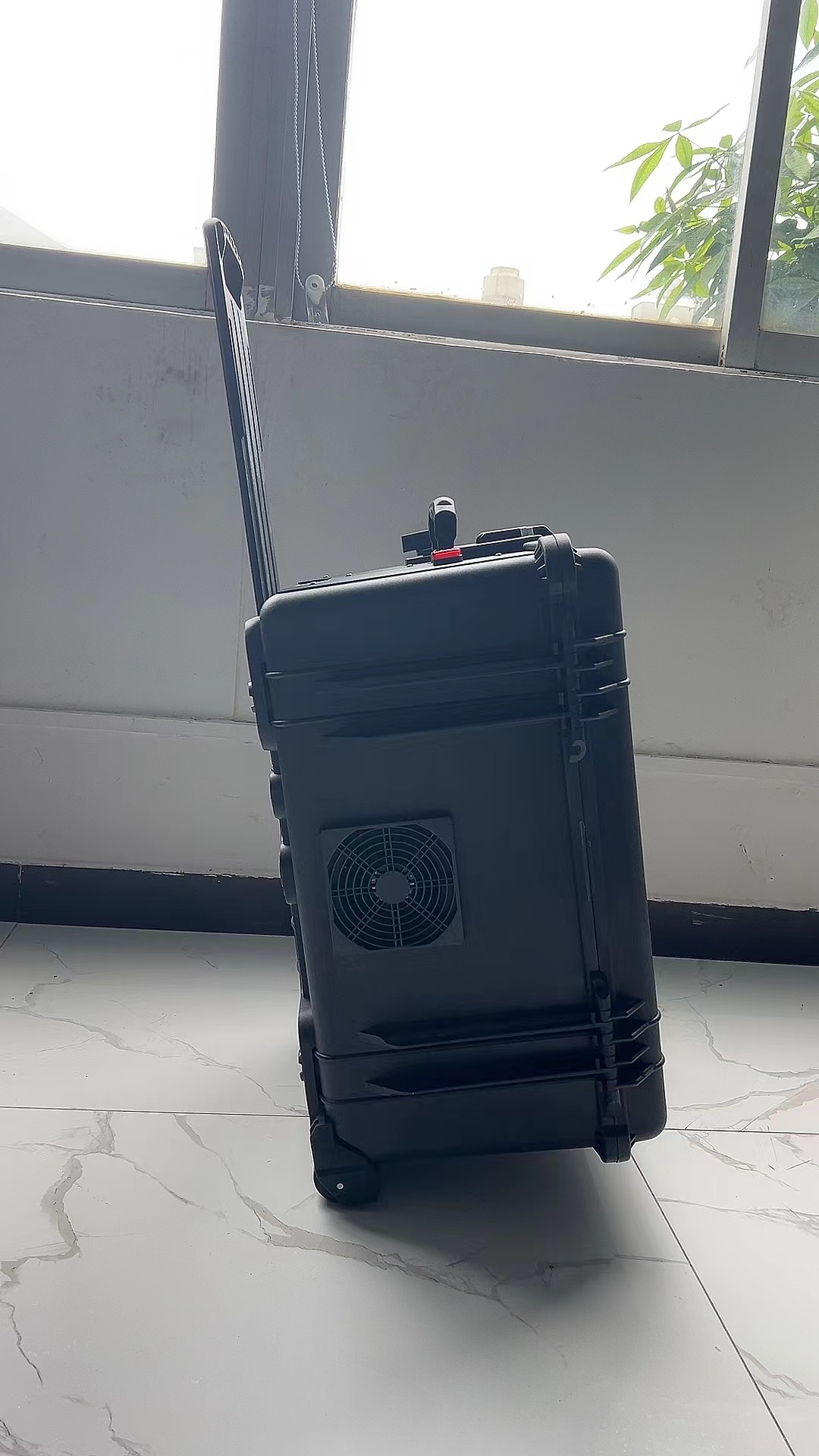 金塔手拉箱型移动通信干扰器